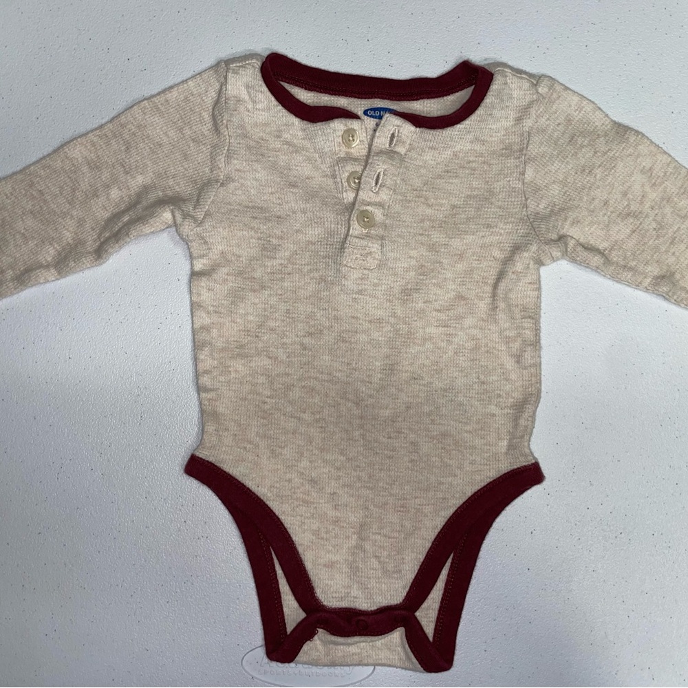 Old Navy: Cream/Burgundy Long Sleeve Shirt Thermal Baby Onesie (6-12 Months)